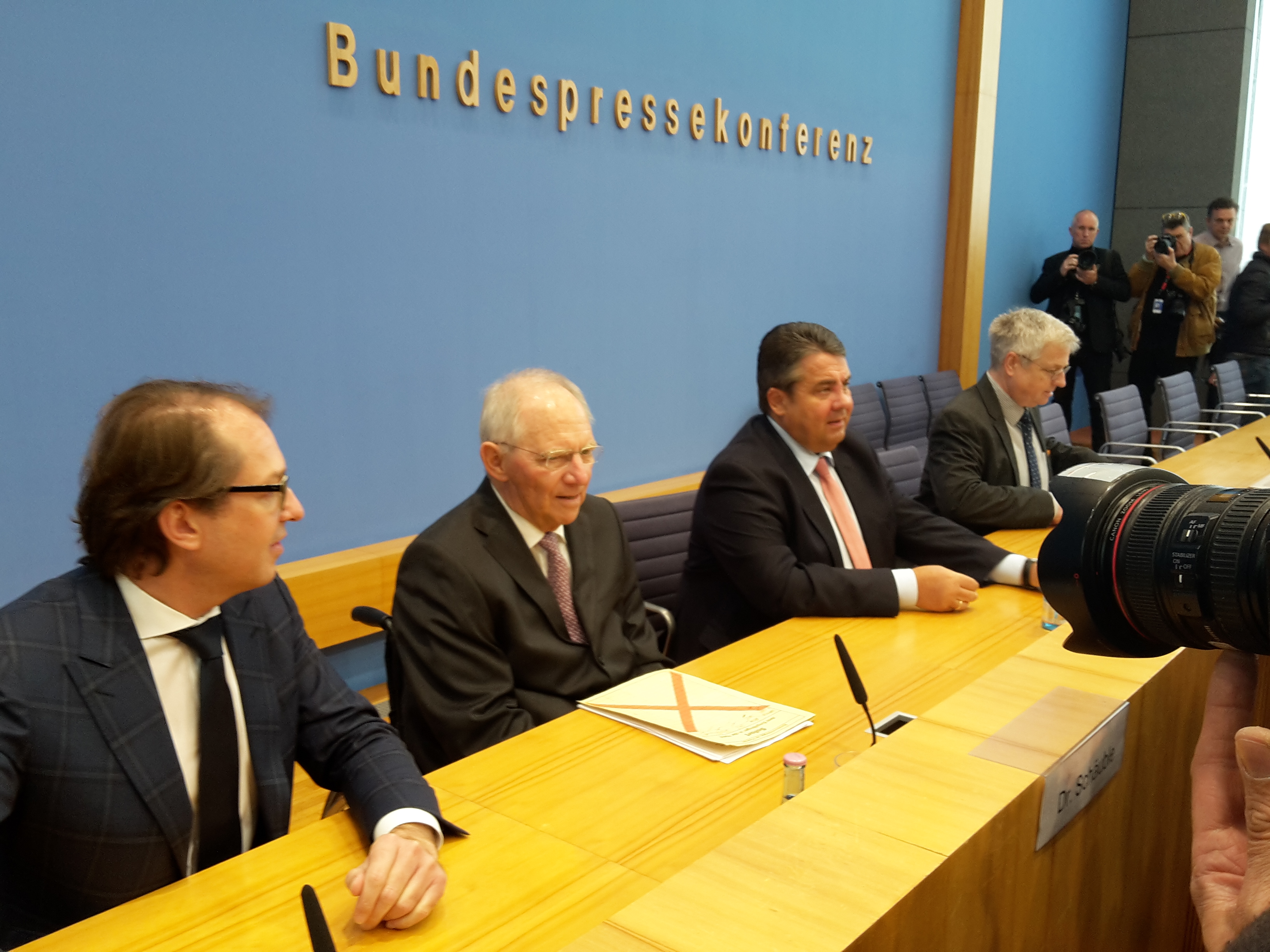 Federal Government Decides On 4 000 Euro Buyer S Premium For E Cars Clean Energy Wire Federal Government Decides On 4 000 Euro Buyer S Premium For E Cars Clean Energy Wire