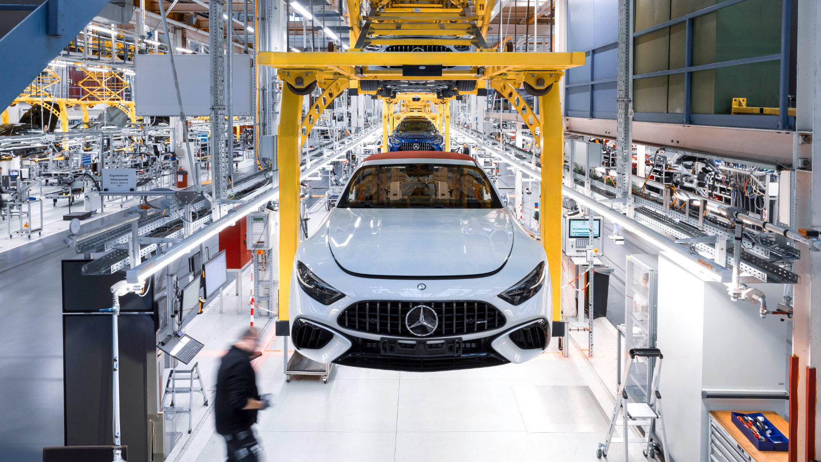 Vehicle production at a Mercedes-Benz plant near Stuttgart. Image by Mercdes-Benz