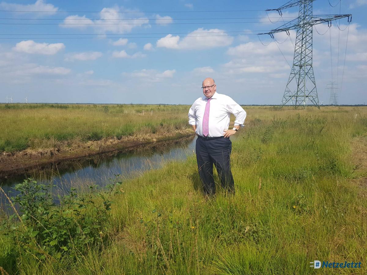 Economy and energy minister Altmaier during his power grid field trip in northern Germany. Photo: BMWi 