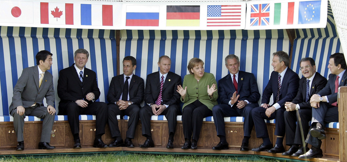 Photo shows German chancellor Merkel with G8 leaders at the summit in Heiligendamm in 2007. Photo: Associated Press, 2007 (Virginia Mayo), Source: European Union. 