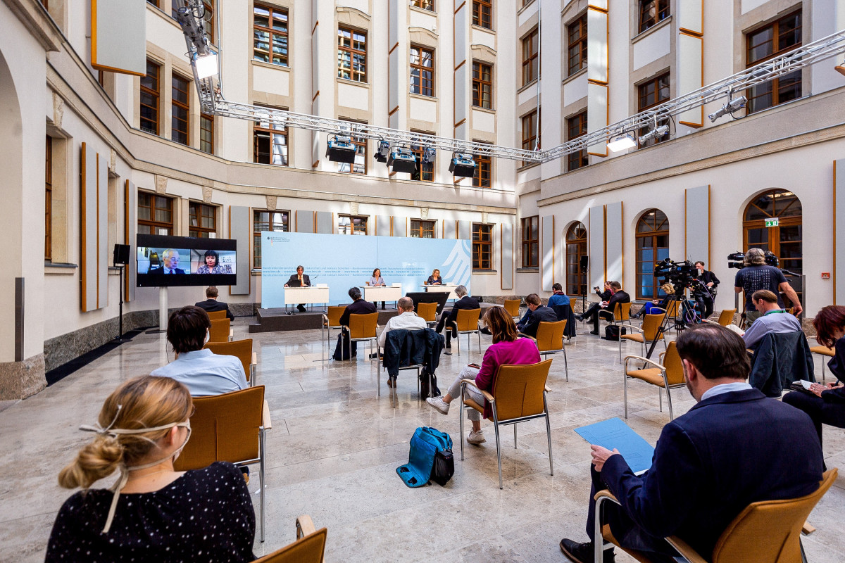  Photo shows press conference ahead of the 11th Petersberg Climate Dialogue by German government, with env min Svenja Schulze. Photo: BMU/Christoph Wehrer 2020.