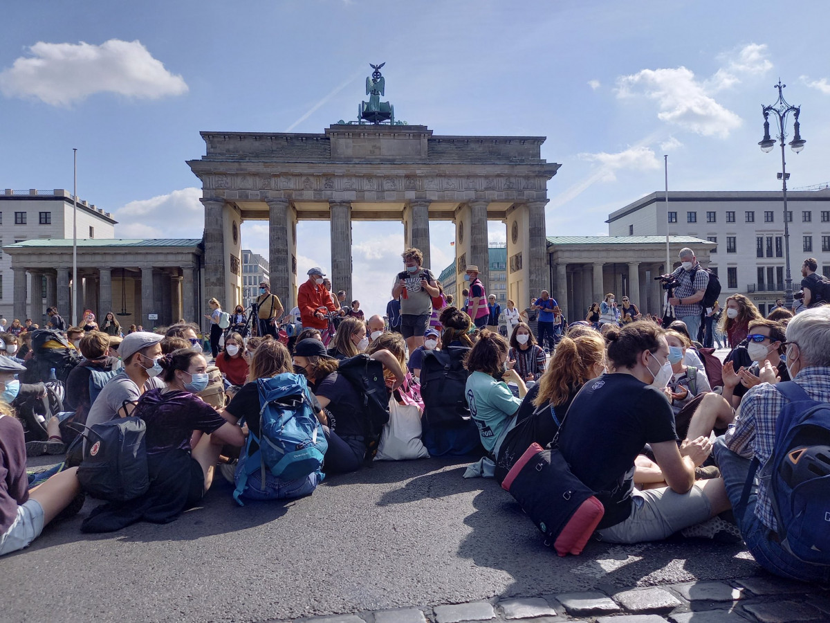 Blockade at Brandenburg Gate on 16 August. Photo: Clean Energy Wire.
