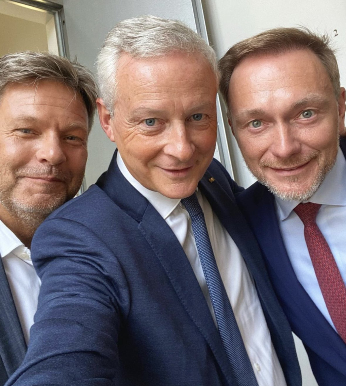 "The Franco-German friendship in action" - French economy minister Le Maire (centre) posted a picture of himself together with German counterpart Robert Habeck (left) and finance minister Christian Lindner on social media outlet 'X'. Source: X / Bruno Le Maire