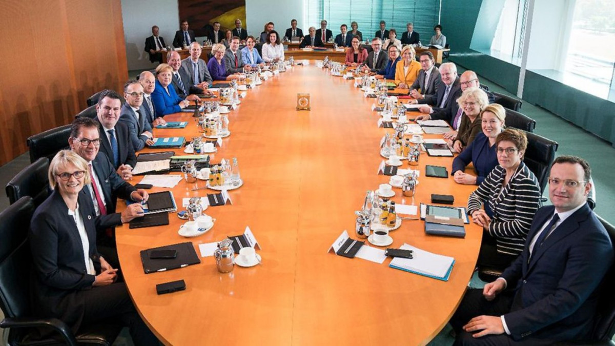 Photo of the German government cabinet. Photo: Bundesregierung/Kugler. 