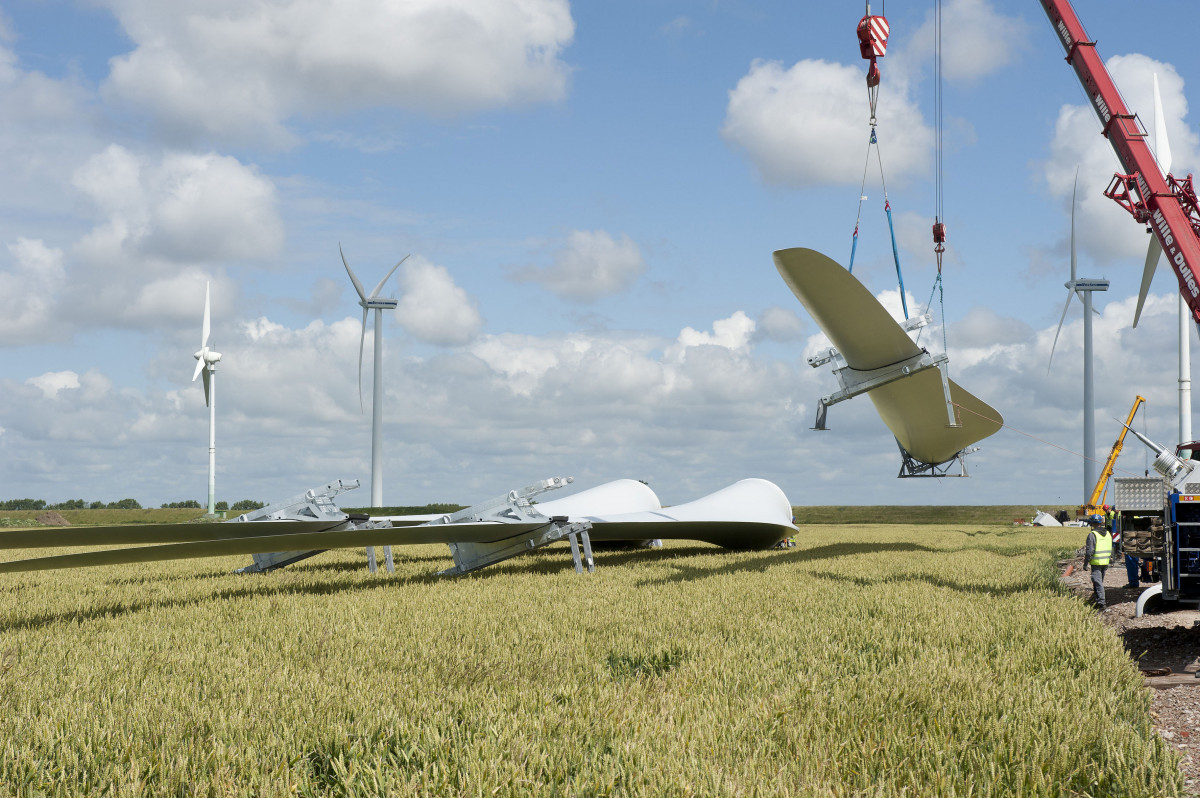 Photo shows wind turbine construction. Photo: BWE. 