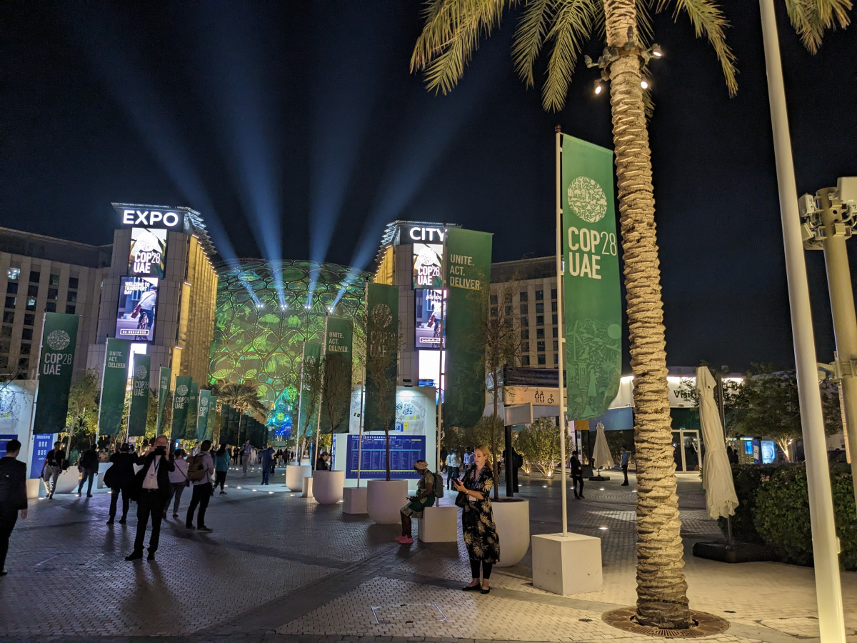 Photo shows COP28 venue in Dubai at night. Photo: CLEW/Wettengel. 