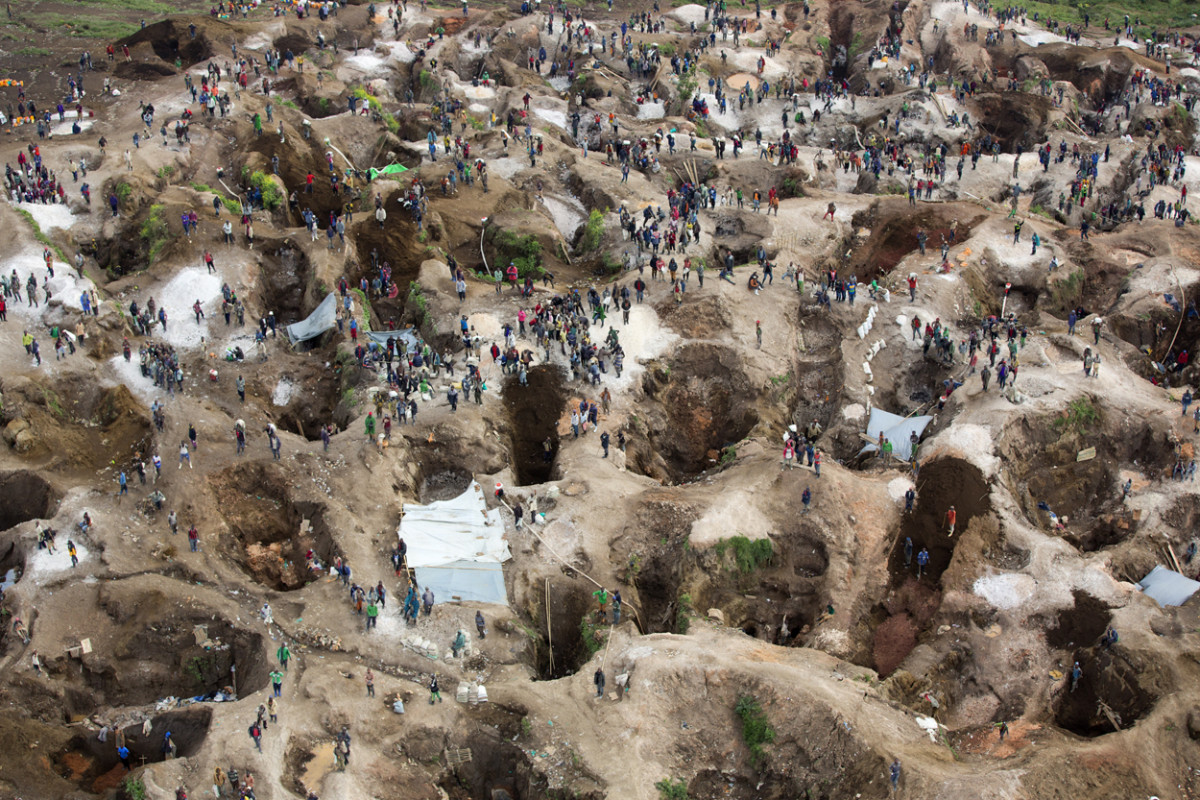 Coltan mine in the DR Congo: the energy transition is increasing demand for a wide range of conflict minerals. Photo: © MONUSCO/Sylvain Liechti 