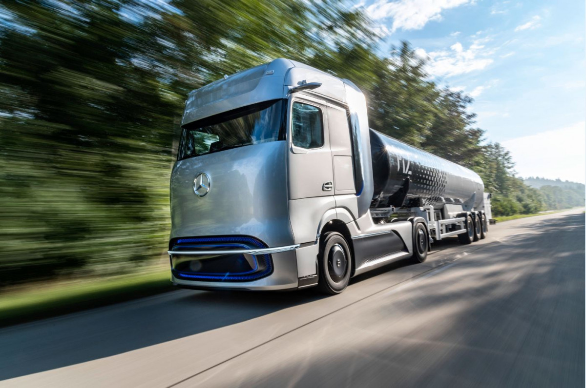 A Daimler Fuel Cell Truck prototype. Image by Daimler