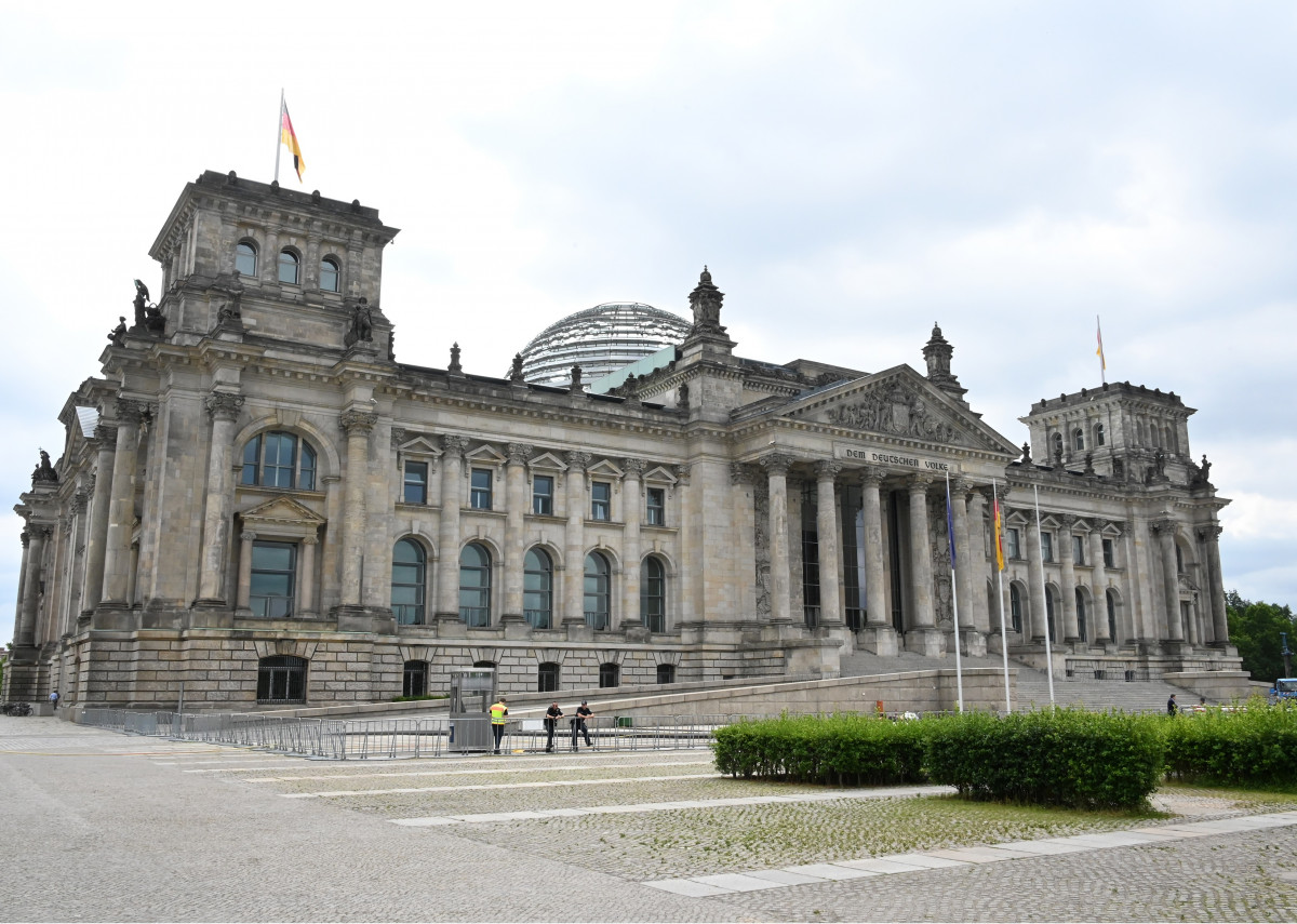 photo of German parliament building