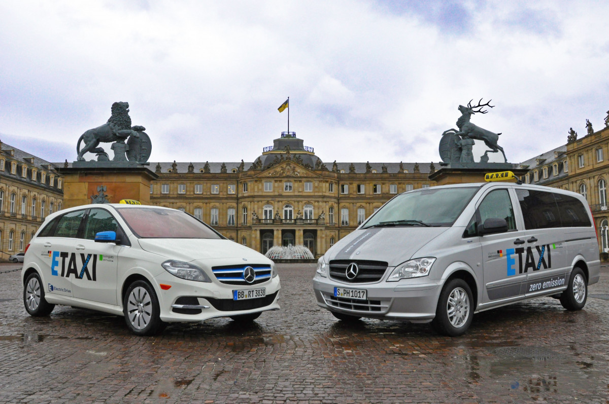 Electric Daimler cars in front of the New Palace in Baden-Wurttemberg's capital Stuttgart. Source: R.Goldschmidt/Region Stuttgart