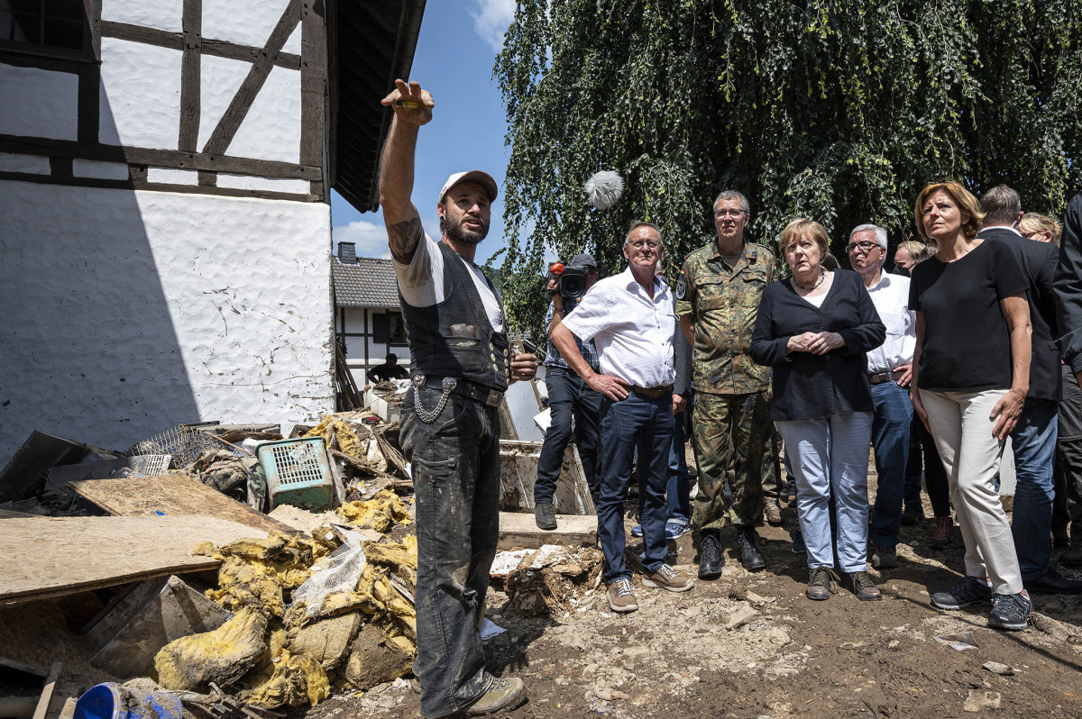 Merkel, together with state premier Dreyer, in the disaster area of Rhineland-Palatinate. Photo: federal government / Bergmann. 