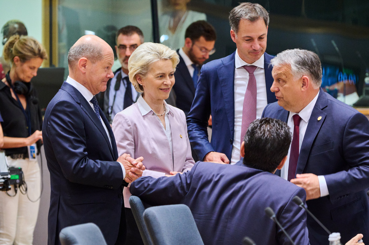 Photo shows Olaf Scholz, German Federal Chancellor, Ursula von der Leyen, Alexander De Croo, Belgian Prime Minister, Kiril Petkov, Bulgarian Prime Minister, and Viktor Orbán, Hungarian Prime Minister. Photo: European Union.