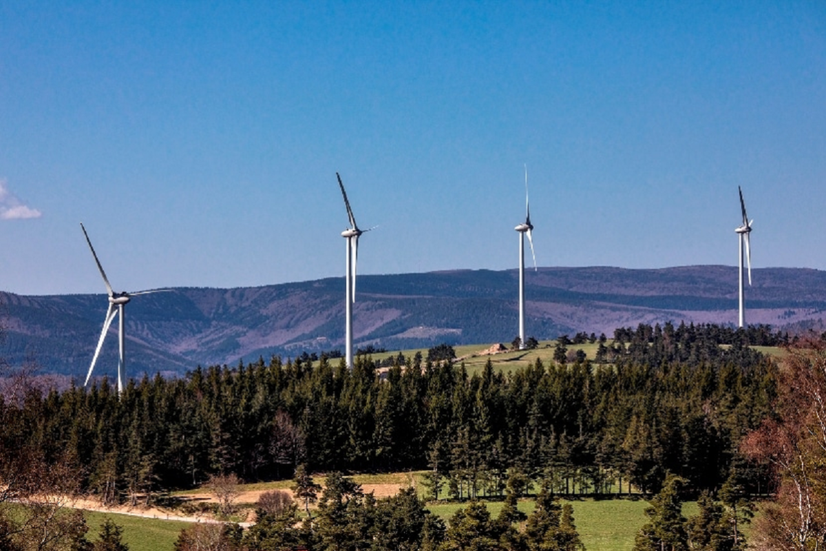 Turbines by German manufacturer Enercon in a wind farm by French operator EDF in southern France. Photo: EDF / Bruno Amsellem