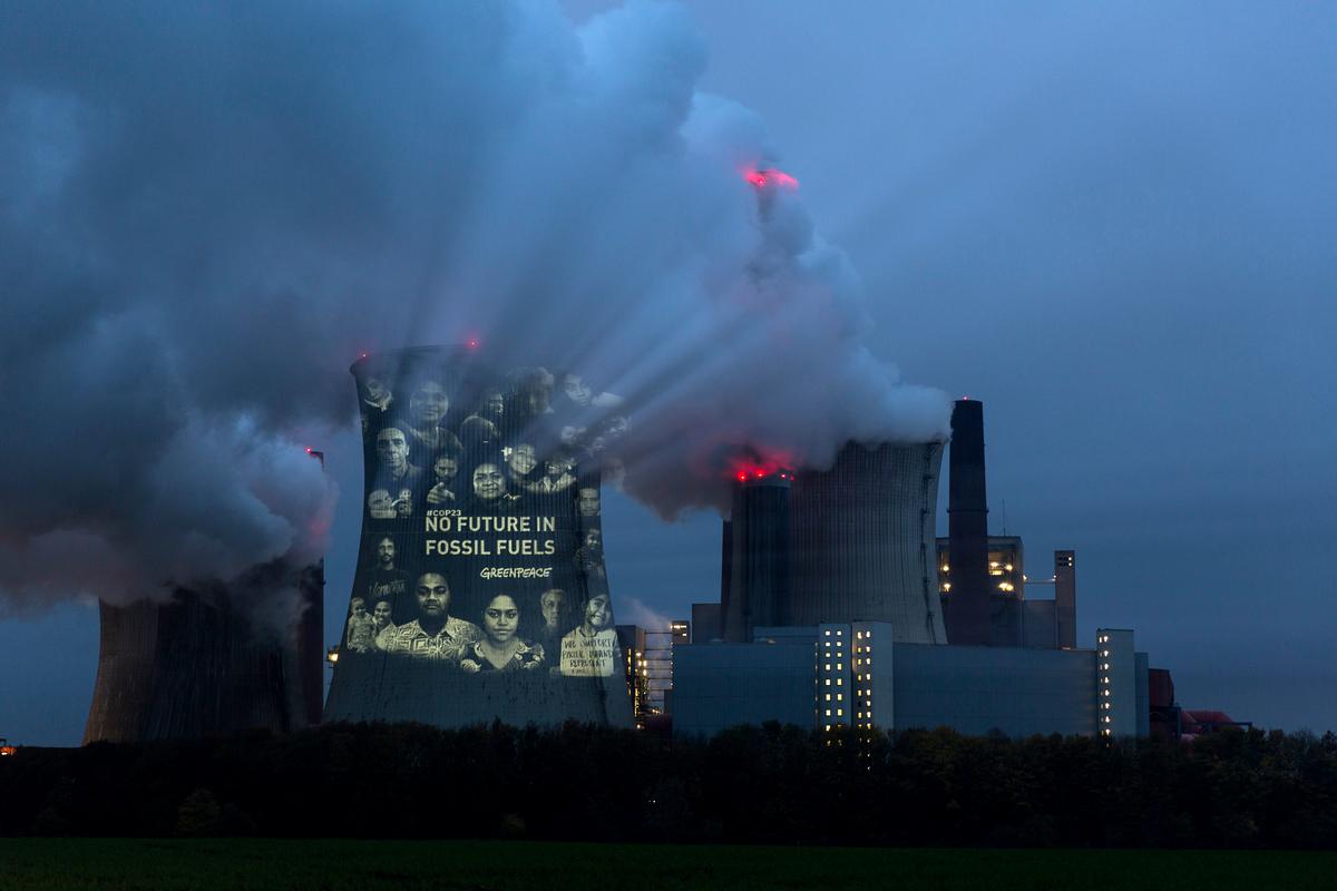 Protests at Germany's largest brown coal fired power station in Neurath, 50 km from Bonn. Photo: © Greenpeace Germany. 