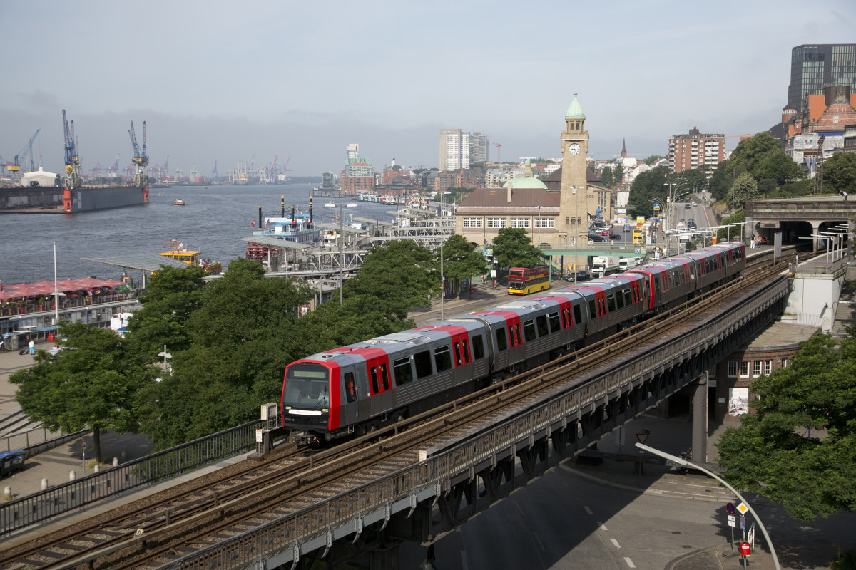 Photo shows elevated train at the Port of Hamburg