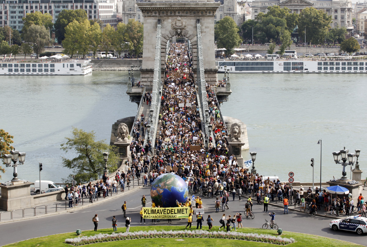 The Fridays for Future demonstrations in Budapest in 2019 were a high point of Hungary's climate movement. Image: Fridays for Future