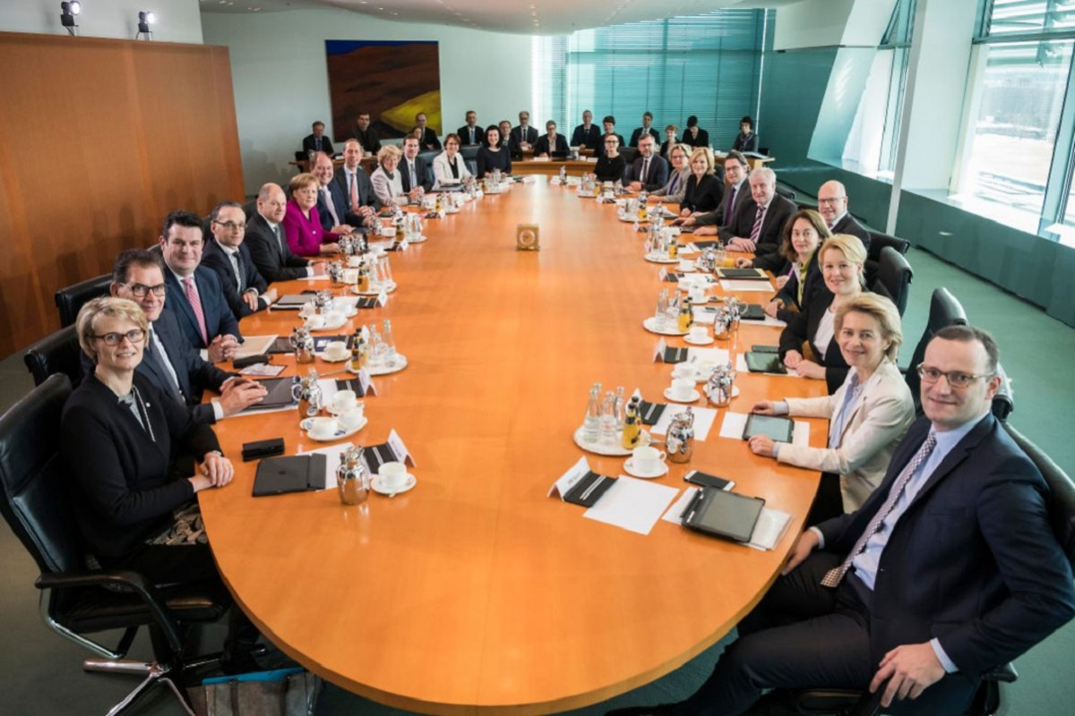 Germany's entire government cabinet in March 2018. Climate cabinet members are finance minister Scholz, chancellor Merkel, chancellery chief Braun, government speaker Seibert, environment minister Schulze, agriculture minister Klöckner, transport minister Scheuer, interior minister Seehofer & economy minister Altmaier. Photo - Federal Government/Kugler.