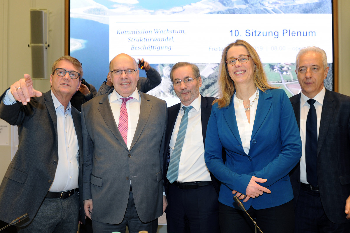 Coal commission leaders Pofalla, Platzeck, Praetorius & Tillich (left to right) with energy minister Altmaier (2nd from left). Photo - BMWi / Susanne Eriksson