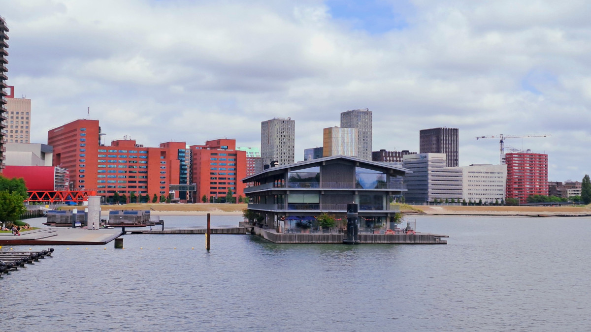 The Floating Office Rotterdam it hosts the Global Center on Adaptation, an international organisation working to accelerate action on adapting to climate change. Photo: CLEW / Kyllmann.