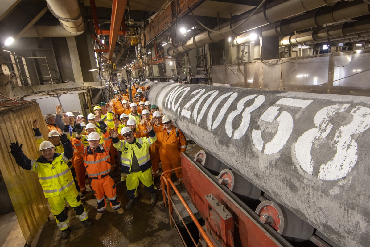 Workers celebrate finishing the Nord Stream 2 pipeline in September 2021. Photo:  © Nord Stream 2 / Axel Schmidt.