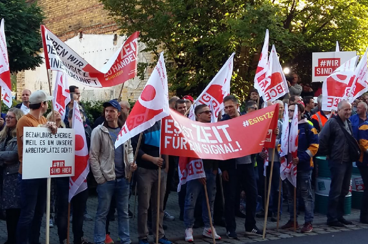 Members of coal worker union IG BCE protesting for their jobs in Lusatia. Photo: LEAG