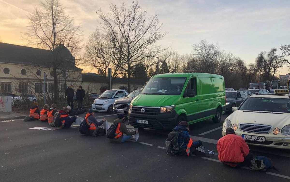 "Last Generation" activists block a motorway in Berlin. Image by Letzte Generation