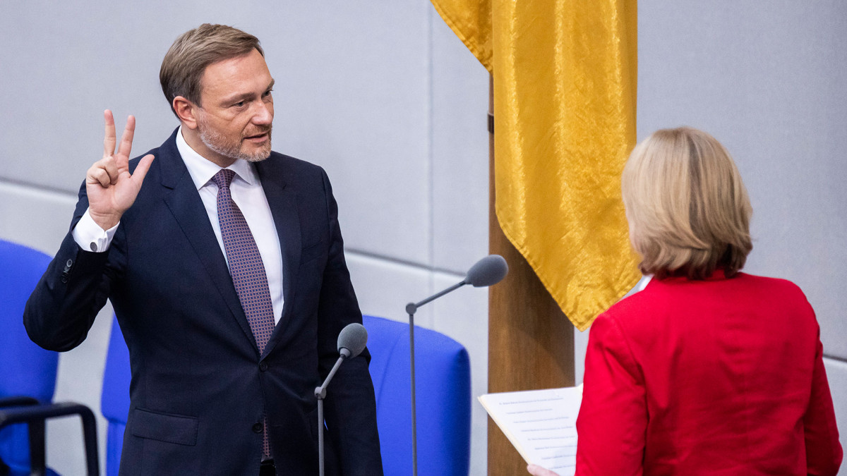 Christian Lindner is sworn in as new finance minister in the German parliament. Source: BMF