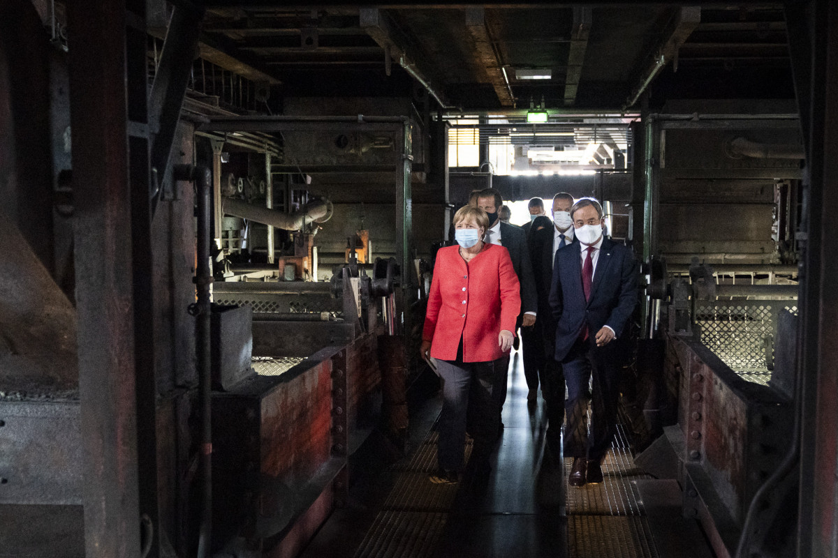 Chancellor Angela Merkel visits the former coal mine Zeche Zollverein in North Rhine-Westphalia. Photo: Bundesregierung / Kugler