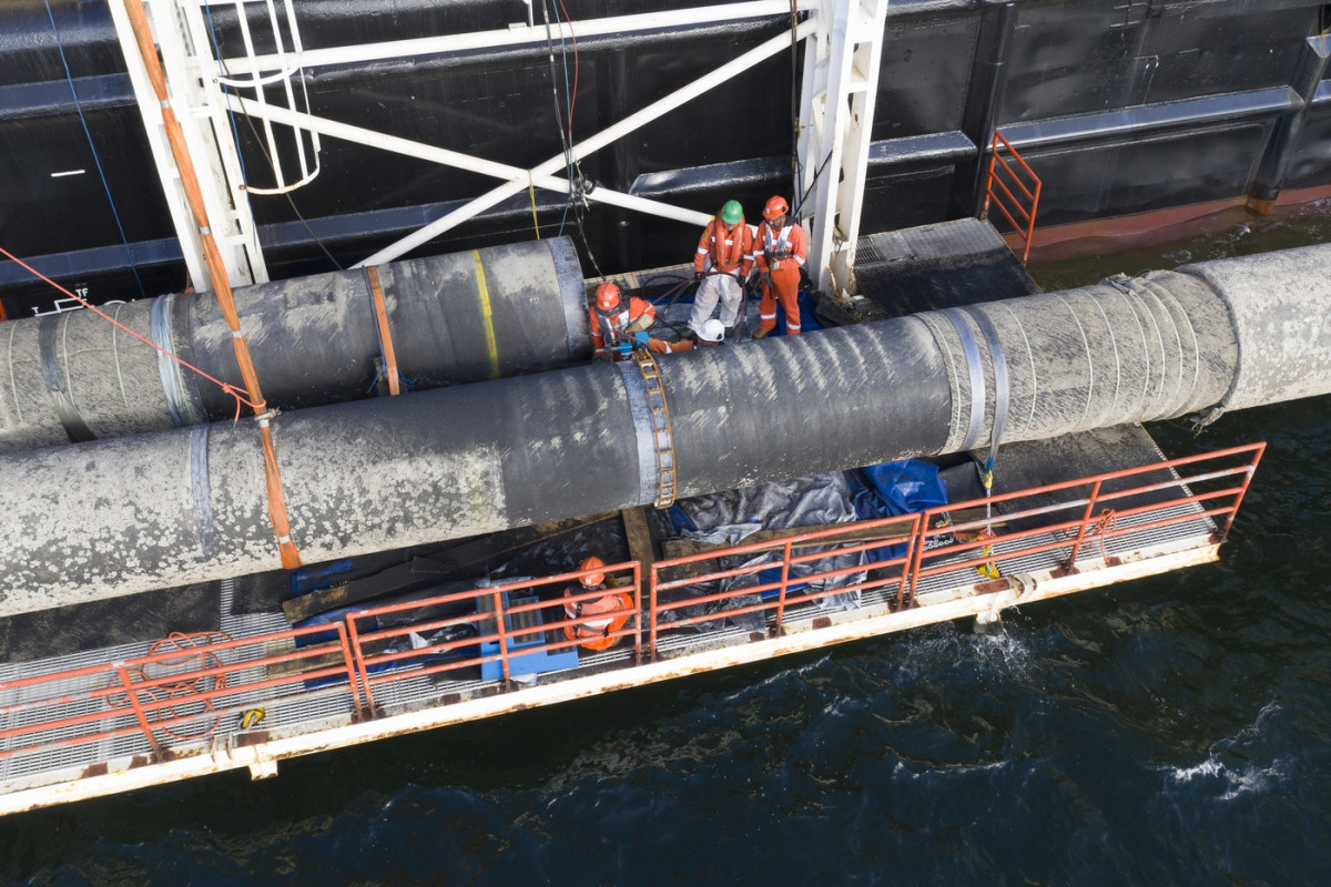 Photo shows Nord Stream 2 connecting pipe sections above water. Photo: Nord Stream 2 / Axel Schmidt. 