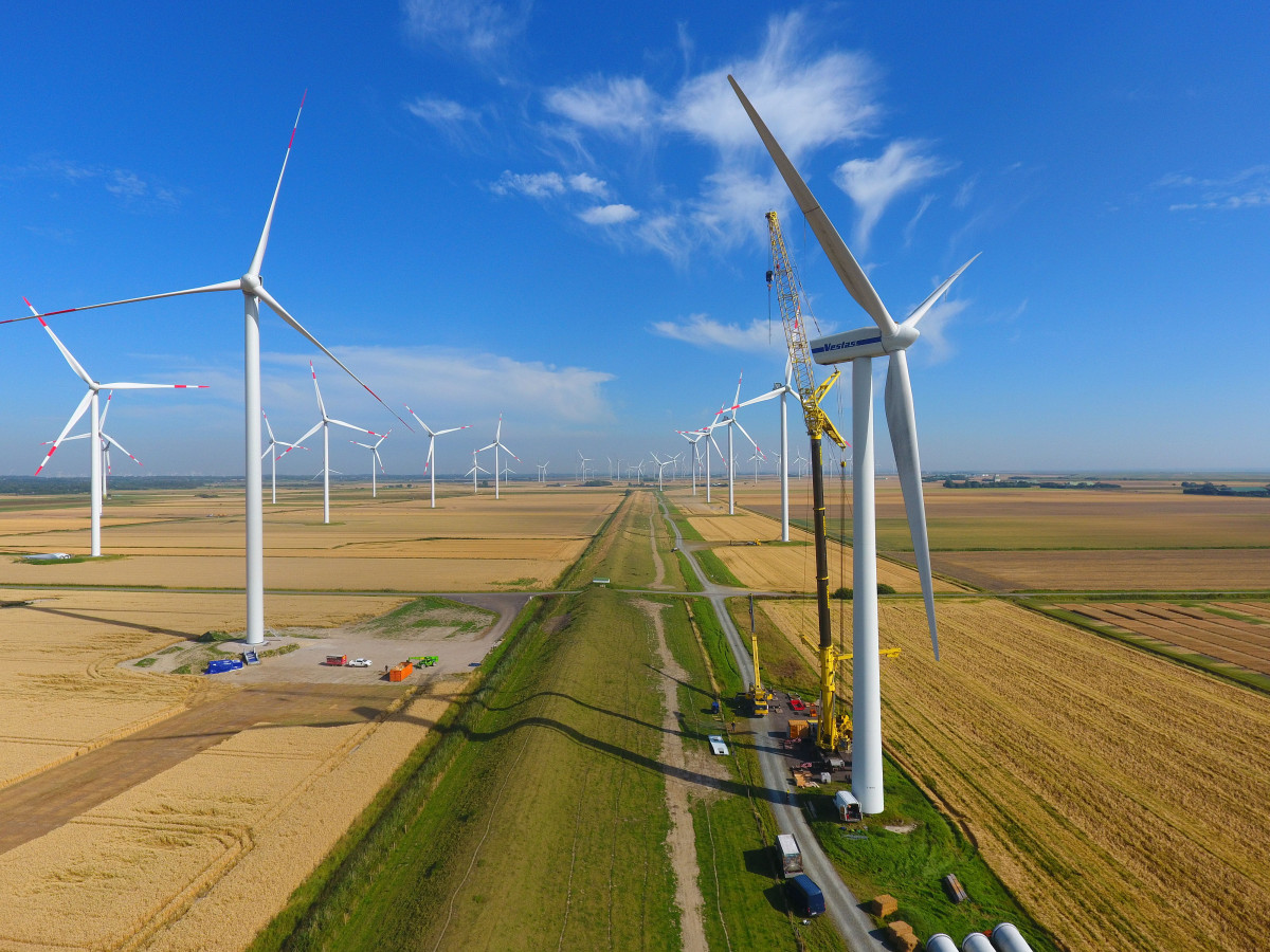 Old wind turbines getting replaced with modern ones at a repowering project in northern Germany. Photo: BWE