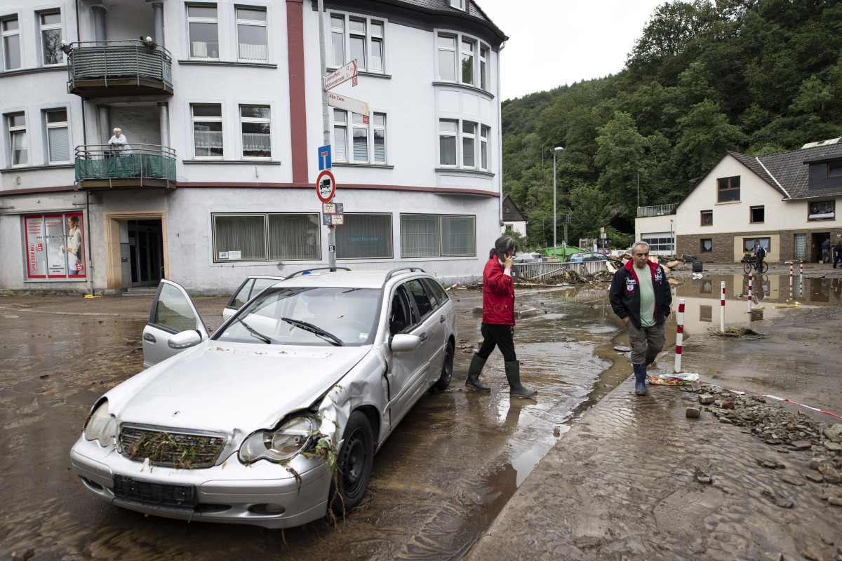 A watershed moment: The deadly floods hitting central Europe in July, like the town of Altena in western Germany, let the climate crisis burst right into the election campaign. Photo:  © Land NRW / Ralph Sondermann