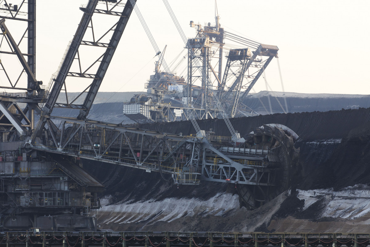 Photo shows lignite mine Garzweiler in Germany. Photo: RWE AG.