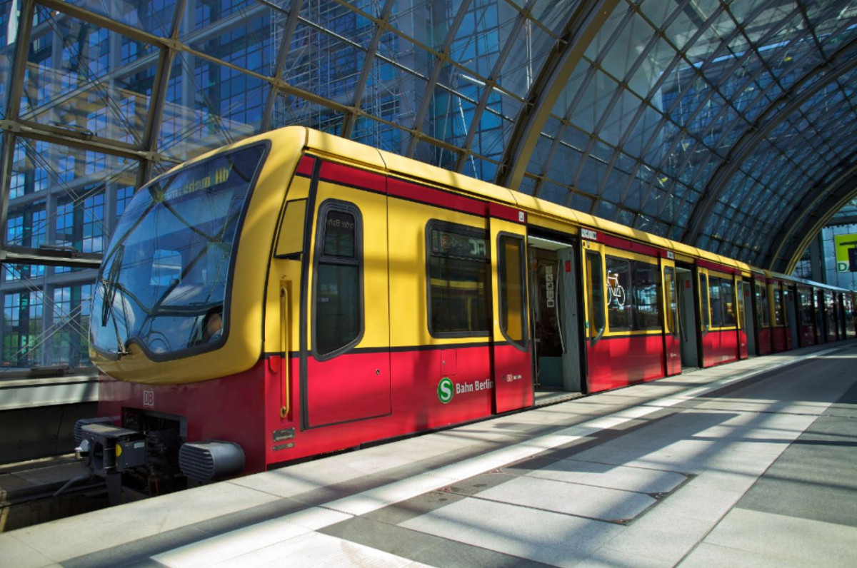 Waiting in vain for passengers...a commuter train in Berlin's central station. Image by S Bahn Berlin / J.Donath