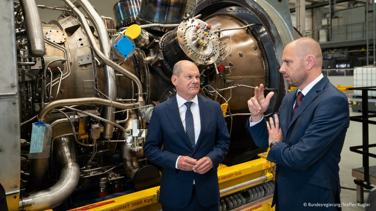 Picture shows German chancellor Olaf Scholz during a visit at energy company Siemens 