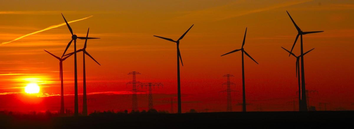 Photo shows wind turbines in Germany. Source: SWM. 