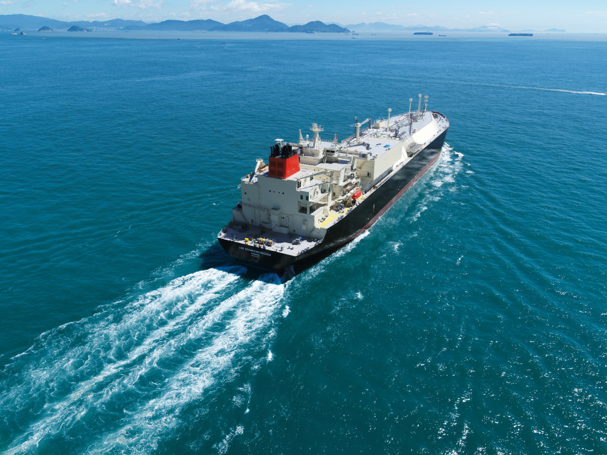 LNG ship Schneeweißchen on sea, chartered by Uniper. Photo: Uniper SE. 