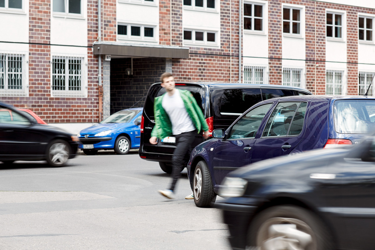 Photo shows pedestrian walking on German street surrounded by cars. Source: VCD/Markus Bachmann. 