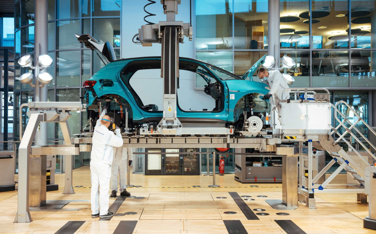 Assembly of Volkswagen's electric ID. 3 in Dresden. Image by Volkswagen