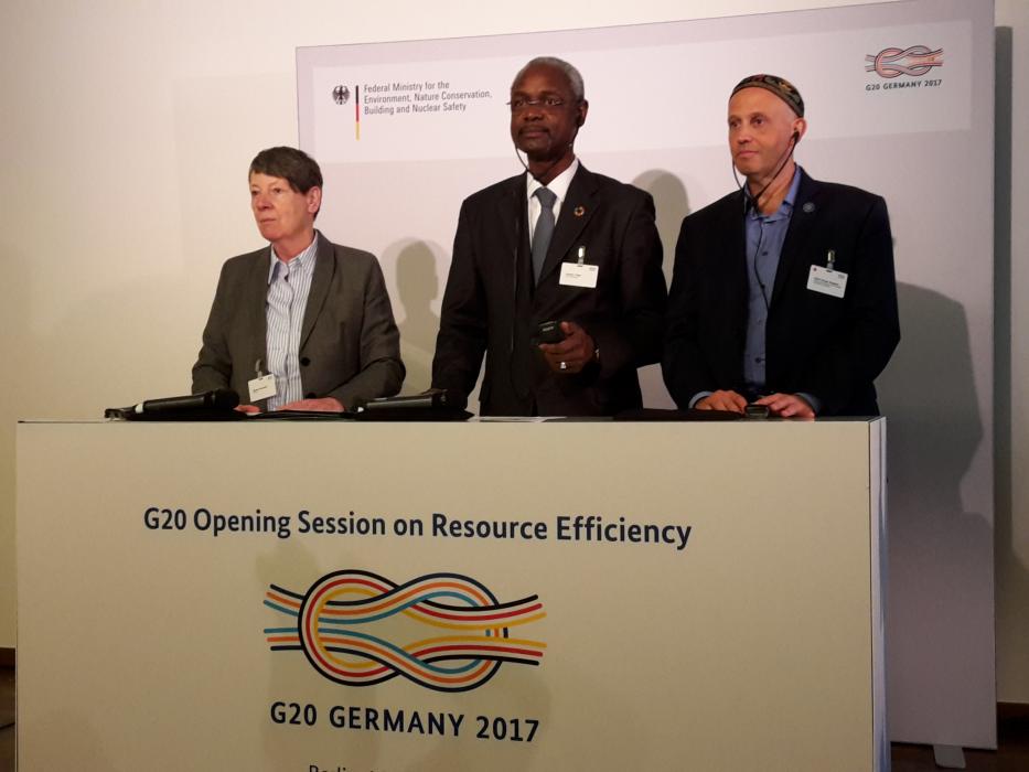 German environment minister Barbara Hendricks (left), Ibrahim Thiaw, deputy executive director UN Environment Programme (centre) and Sergio Bergman, environment minister of Argentina, at the G20 government talks on resource efficiency. 