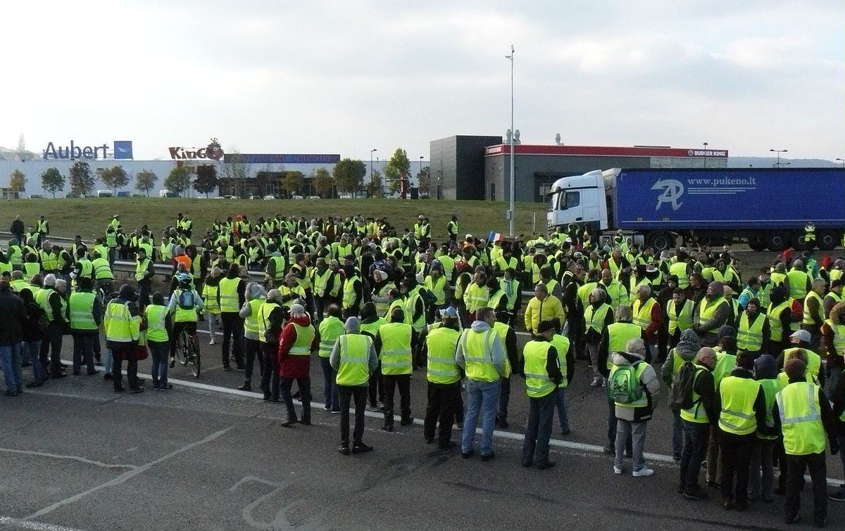  French protests against higher taxes on petrol, diesel and heating oil have made politicians in Germany less courageous when thinking of introducing a CO2 price. Photo: By Obier - Own work, CC BY-SA 4.0