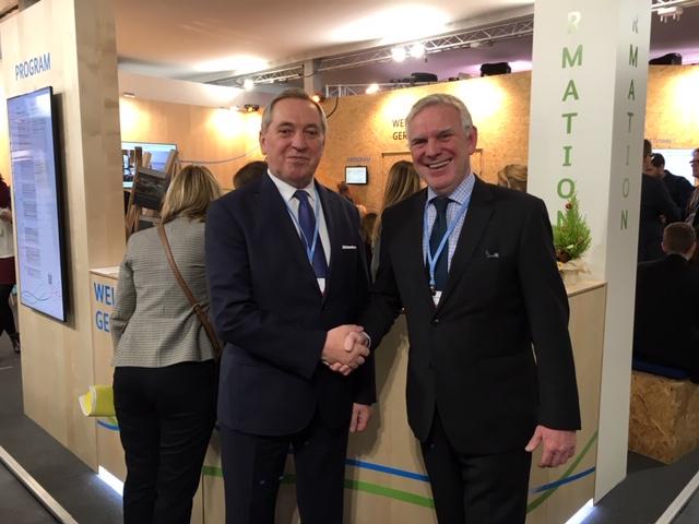 Environment state secretary Jochen Flasbarth (right) with Polish environment minister Henryk Kowalczyk. Photo: BMU.