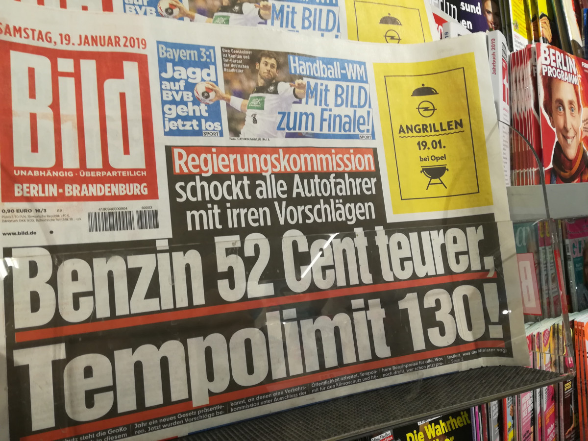 Photo of a headline in daily tabloid Bild reading “Government commission shocks all drivers with mad proposals”. Photo: CLEW/Wettengel 2019.