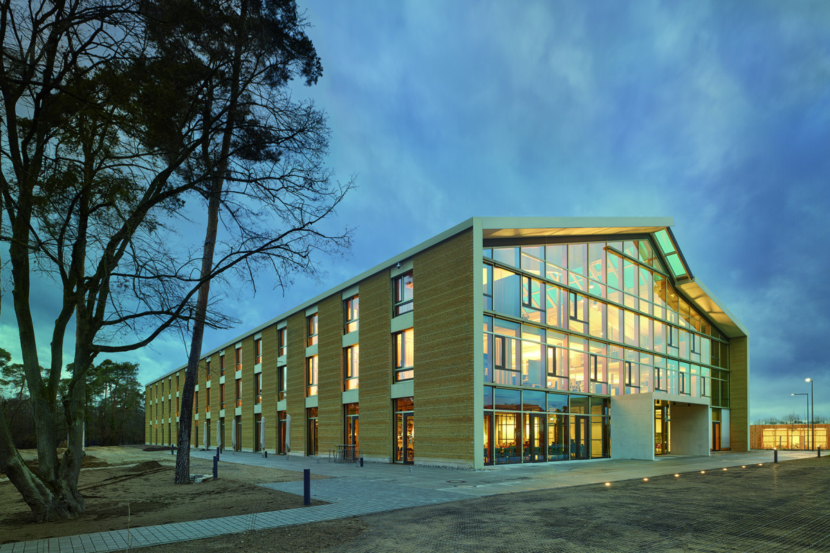 Another building showcasing what is possible with clay construction is the Alnatura Campus in Darmstadt, south of Frankfurt. Europe's largest office building made of clay, the base of the organic food retailer can host 500 employees and won the 2019 Clay Building Award. Photo: Roland Halbe/Alnatura.