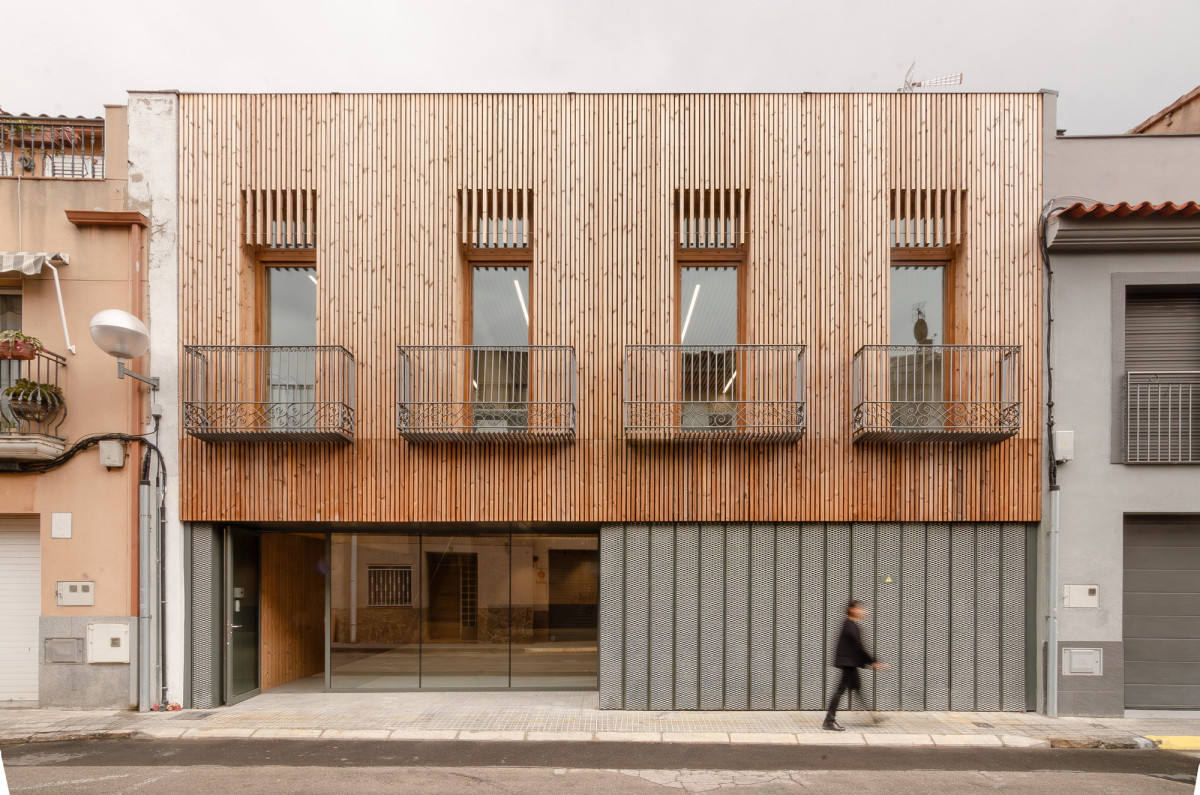 The municipal archive in the municipality Ripollet followed the office's sustainability protocol. Photo: Stela Salinas / AMB Área Metropolitana de Barcelona. Municipal archive in the municipality Ripollet. Photo: Stela Salinas / AMB Área Metropolitana de Barcelona.