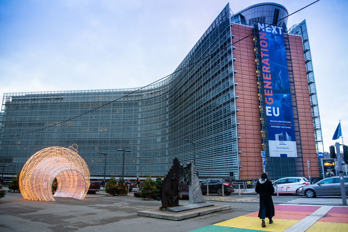 Christmas decorations next to the Berlaymont building. Photo: European Union.