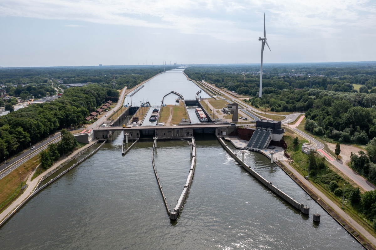 A combination of hydropower and pumping installations have been built in the Hasselt lock in the Albert Canal, Belgium. Photo: European Union. A combination of hydropower and pumping installations have been built in the Hasselt lock in the Albert Canal, Belgium. Photo: European Union.