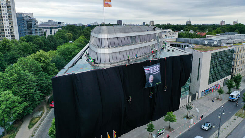 Activistst covered the CDU party headquarters to protest against the government's "shady deals" with the coal industry. Photo: Greenpeace