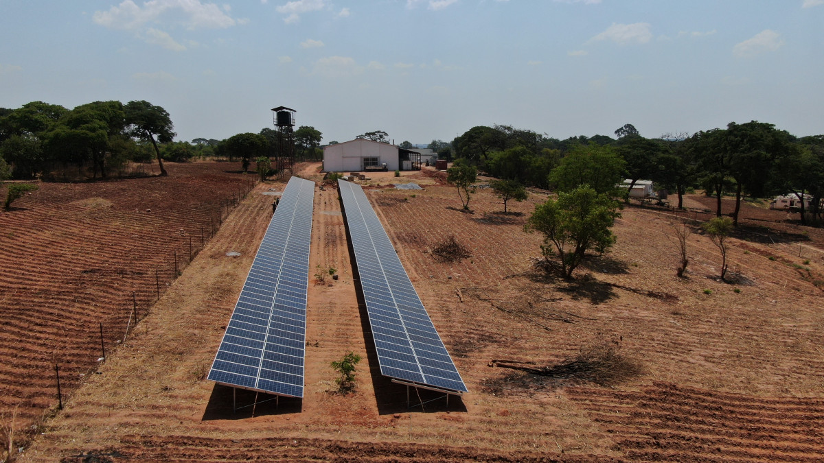 Photo of a renewables system of leasing-based renewable energy supply and storage for a food factory in Zambia. Photo: GRIPS Energy AG. 