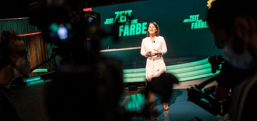 Co-party head Annalena Baerbock speaks at the convention. Image copyright Dominik Butzmann / Grüne