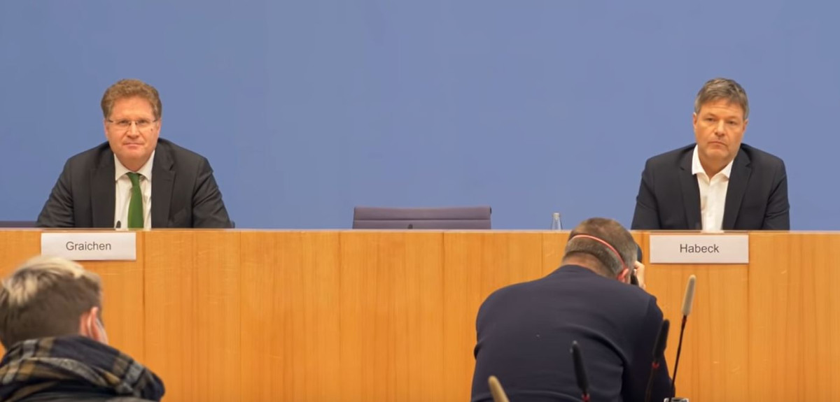 Graichen and Habeck during a press conference in 2022. Image by Bundespressekonferenz